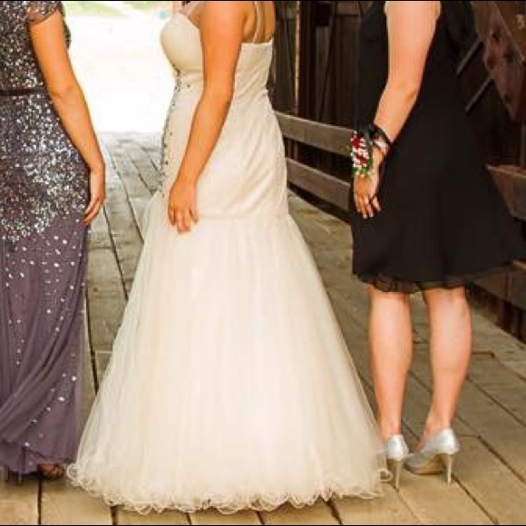 Prom, Wedding, Formal Cream mermaid gown. Back zip - Picture 3 of 6